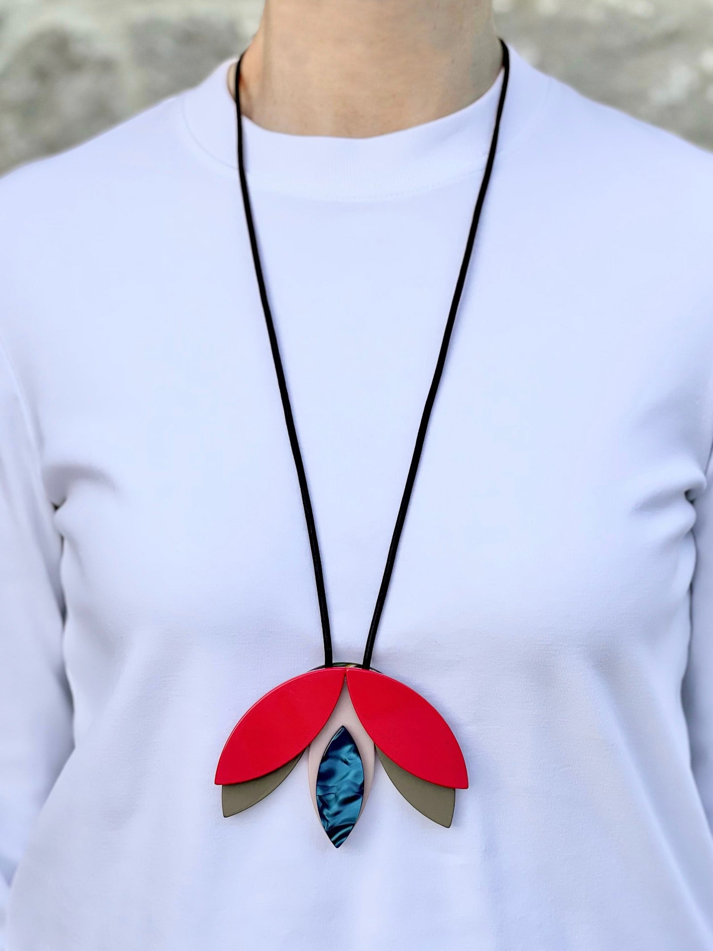 Necklace Double-face Lotus Medium Red